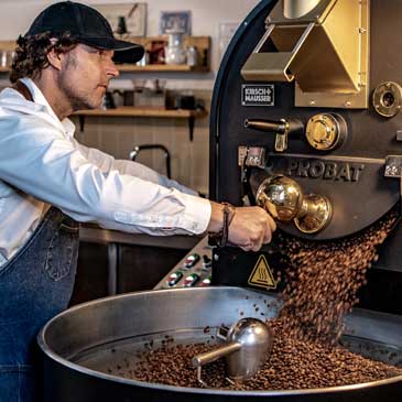 Frisch gerösteter Kaffee in Rößlers Kaffeerösterei in Höhenkirchen